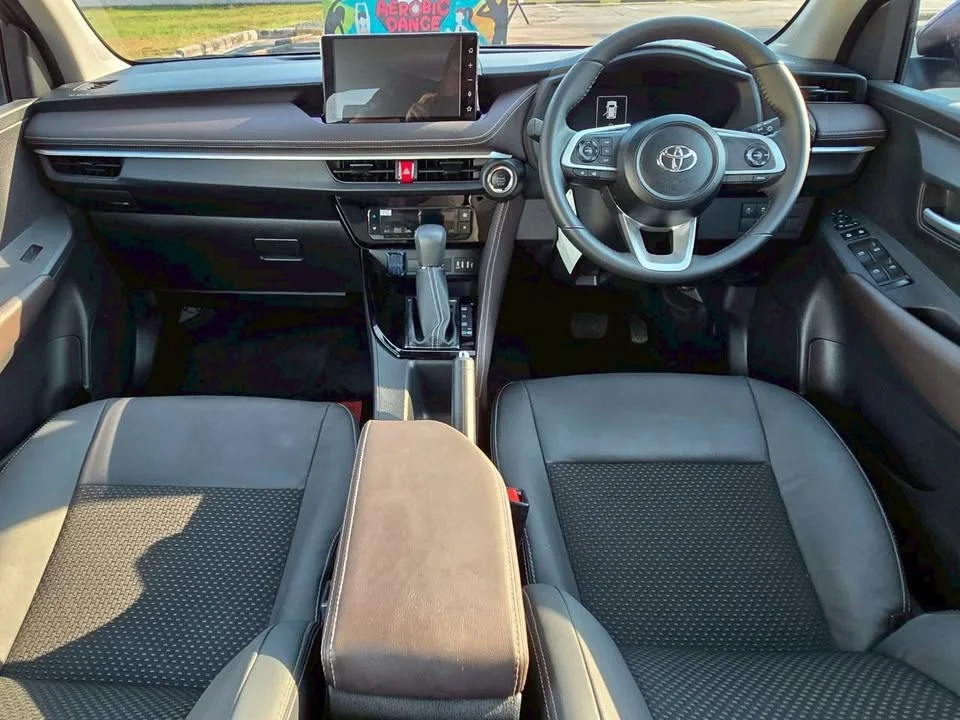 2025 Toyota Yaris ATIV IV 3
