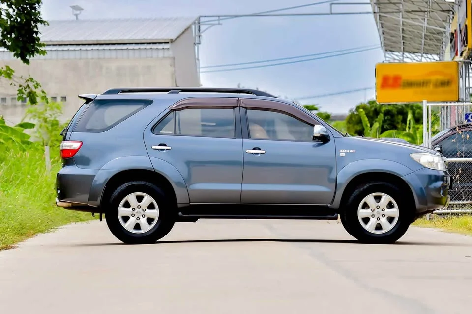 2010 Toyota Fortuner I 3