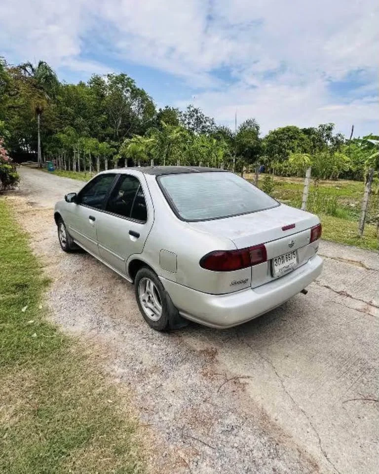 2002 Nissan Sunny IV 3