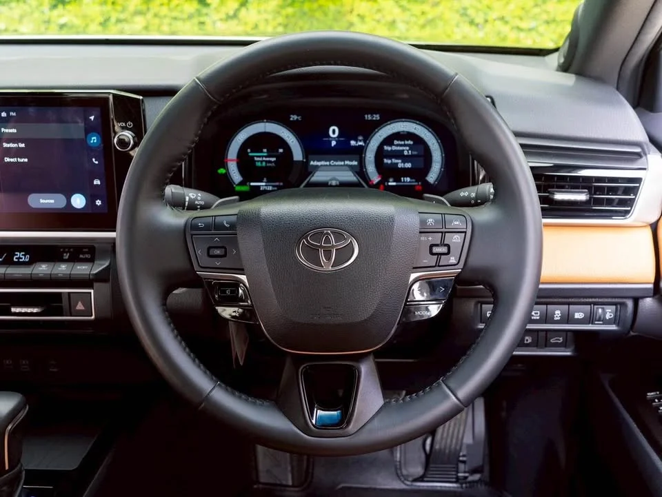2025 Toyota Camry VIII (XV70) 3