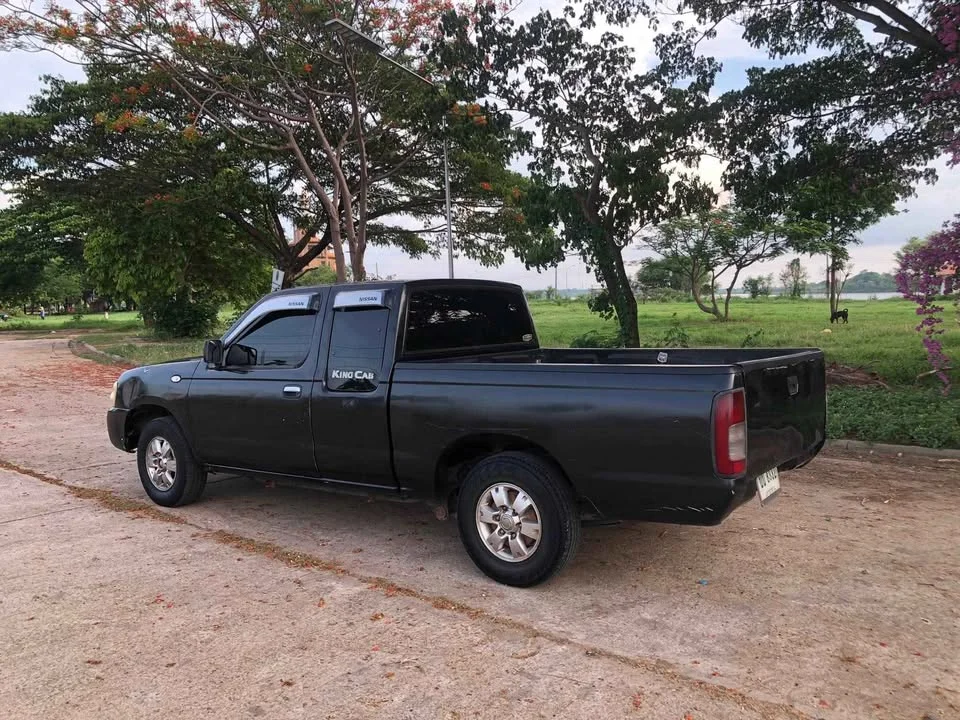 2004 Nissan Frontier I 3