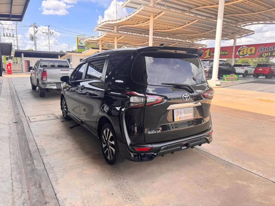 2019 Toyota Sienta II 3