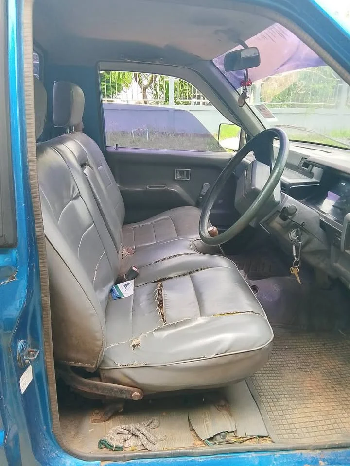 1996 Mitsubishi Triton II 2