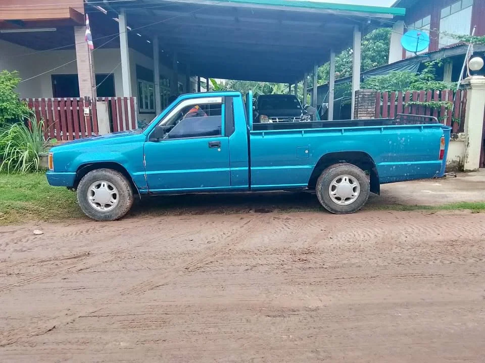 1996 Mitsubishi Triton II 3