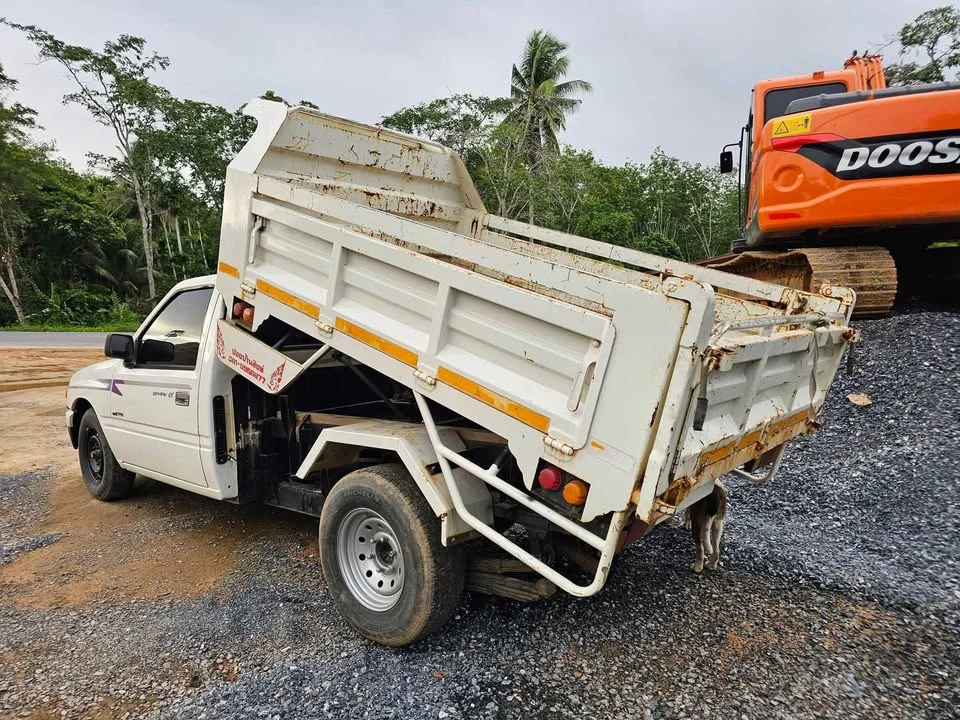 1999 Isuzu TFR III 2