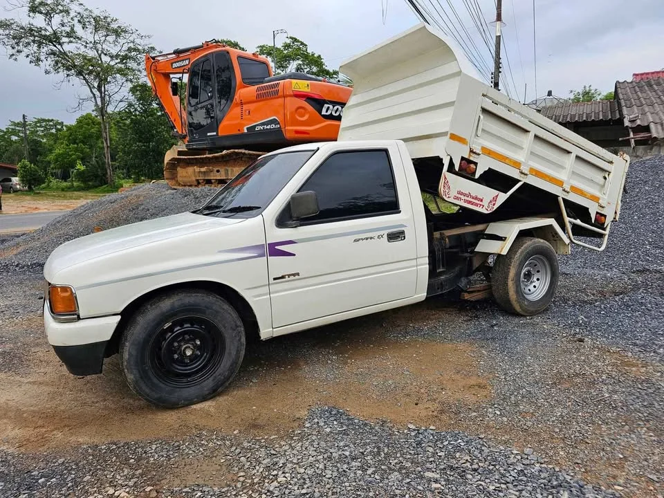 1999 Isuzu TFR III 3