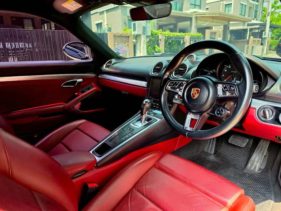 2017 Porsche 718 Boxster and Cayman IV 3