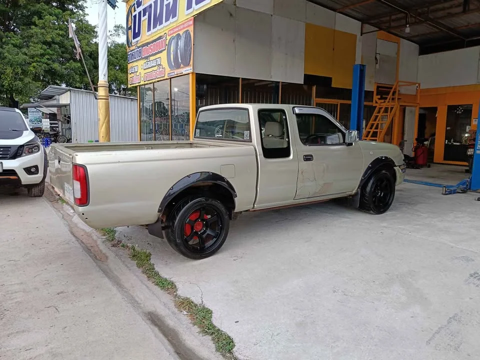 2001 Nissan Frontier I 2