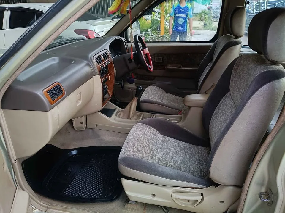 2001 Nissan Frontier I 3