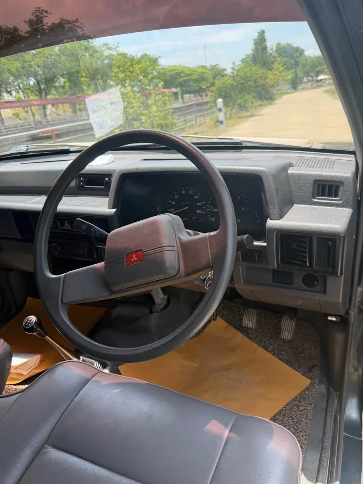 1996 Mitsubishi Triton II 3