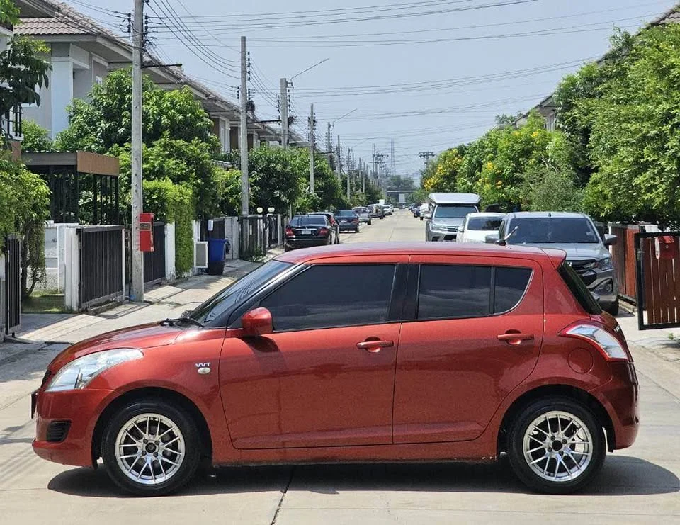 2012 Suzuki Swift II 2