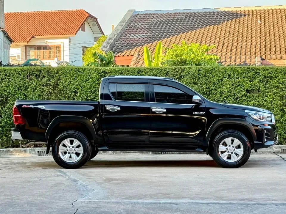 2018 Toyota Hilux VIII 2