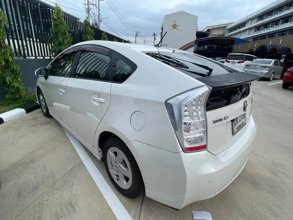 2011 Toyota Prius III 2