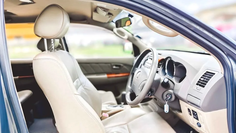 2010 Toyota Fortuner I 3