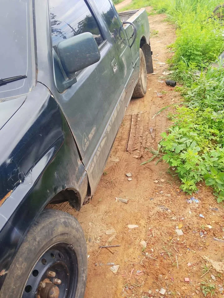 2004 Isuzu TFR III 2