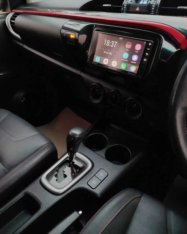 2016 Toyota Hilux VIII 2