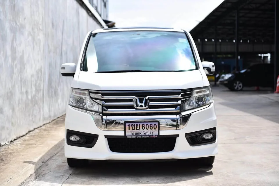 2015 Honda Stepwgn IV 2
