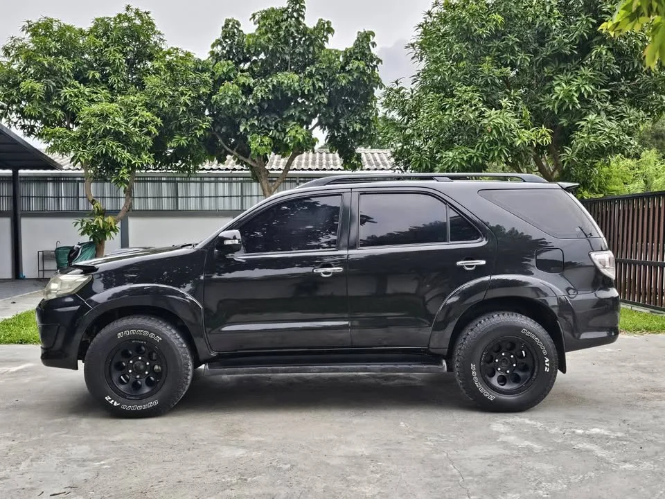 2012 Toyota Fortuner I 3