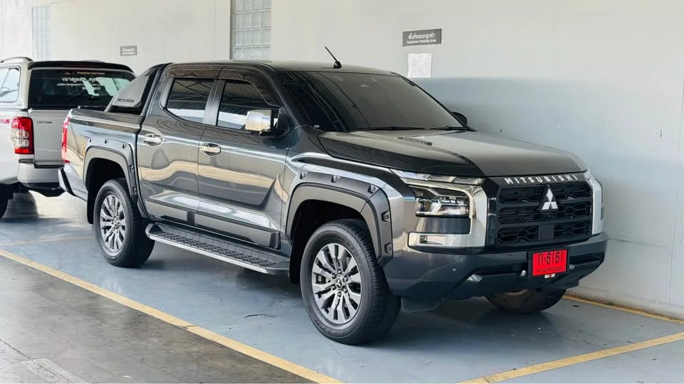 Mitsubishi Triton VI 2