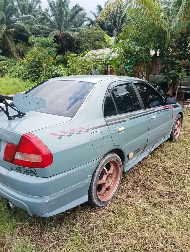 1990 Mitsubishi Lancer VII 3