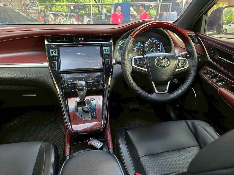 2014 Toyota Harrier III 3