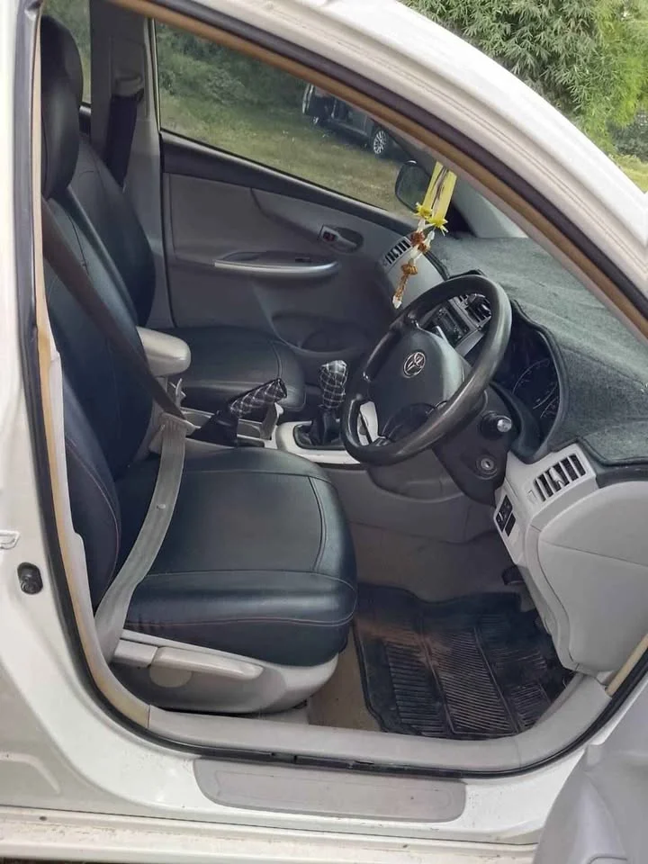 2011 Toyota Corolla Altis X (E140) 3