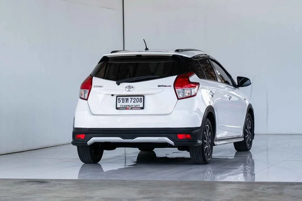 2016 Toyota Yaris III 2