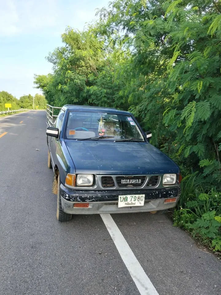 2006 Isuzu TFR III 2