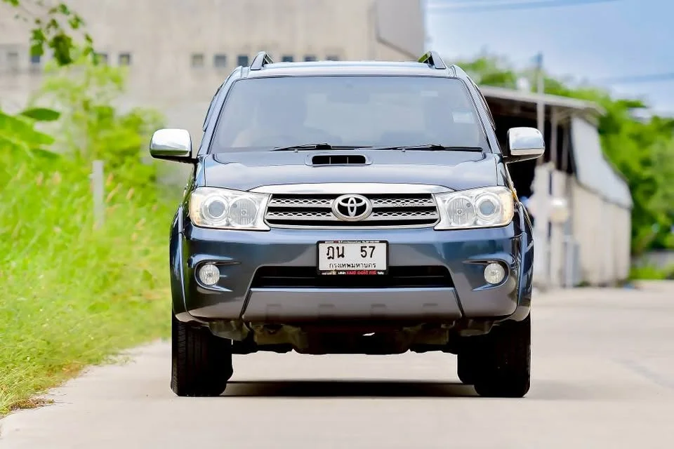 2010 Toyota Fortuner I 2
