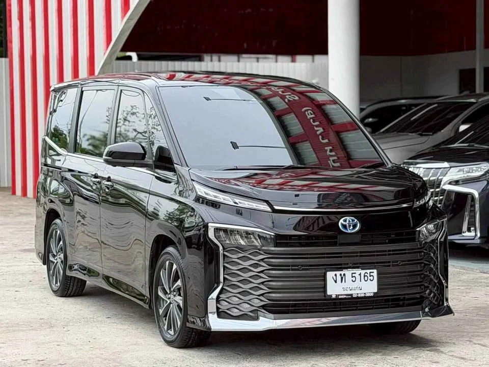 2022 Toyota Voxy IV 2