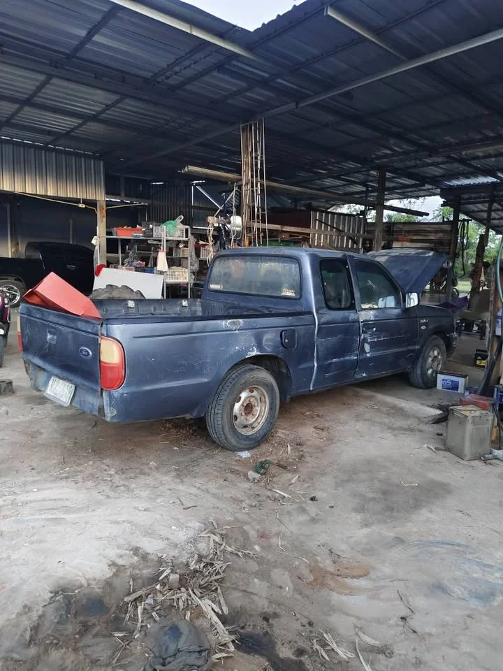 1999 Mazda 2500 Fighter V 2