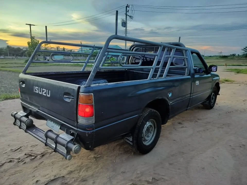 1993 Isuzu TFR III 3