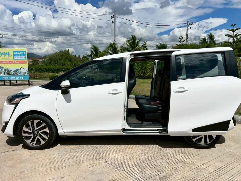 2018 Toyota Sienta II 2