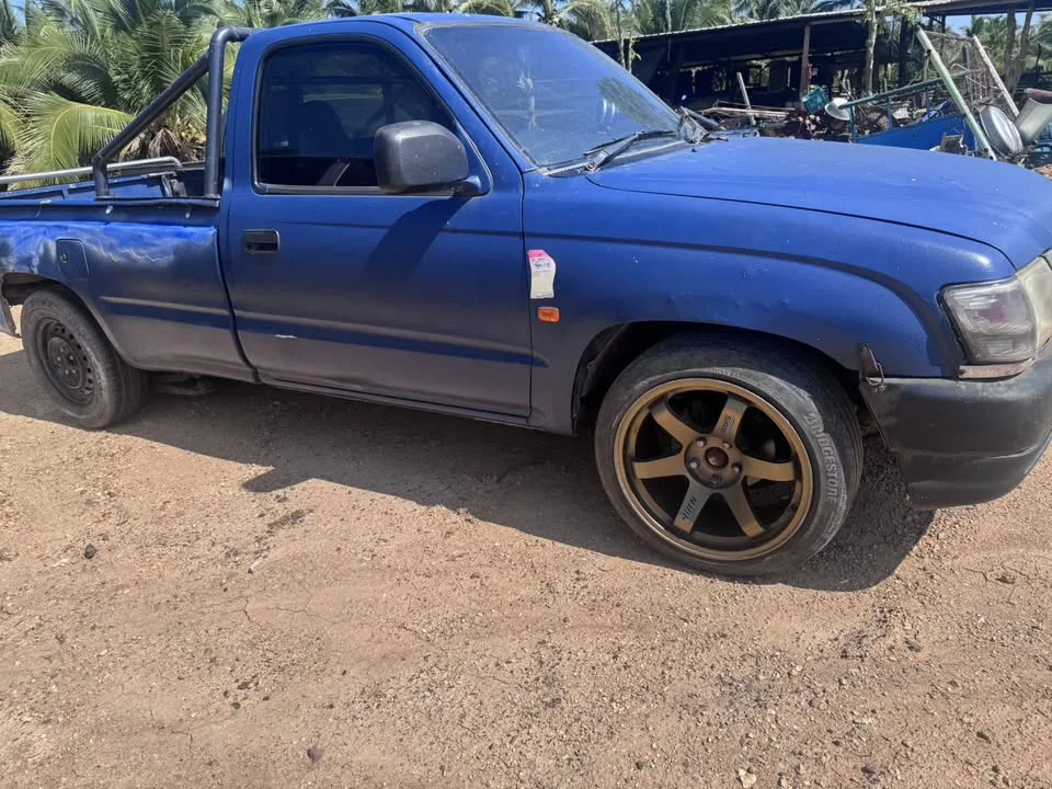 2001 Toyota Hilux Tiger VI 2