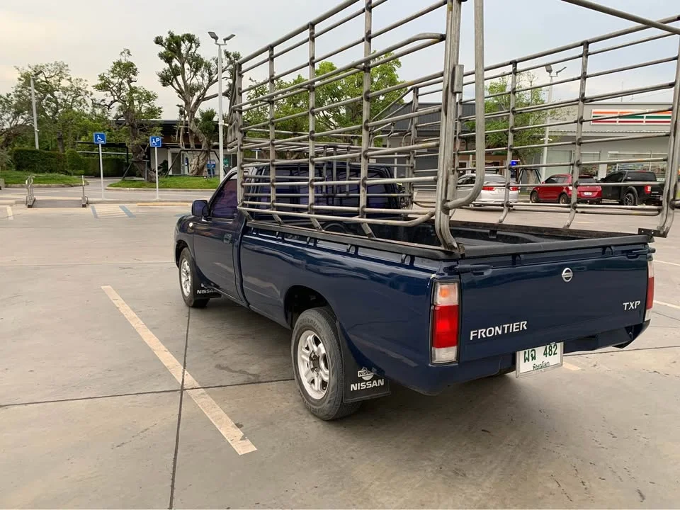 2004 Nissan Frontier I 2