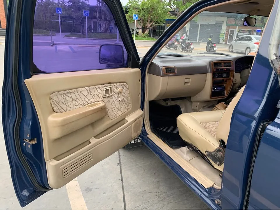 2004 Nissan Frontier I 3