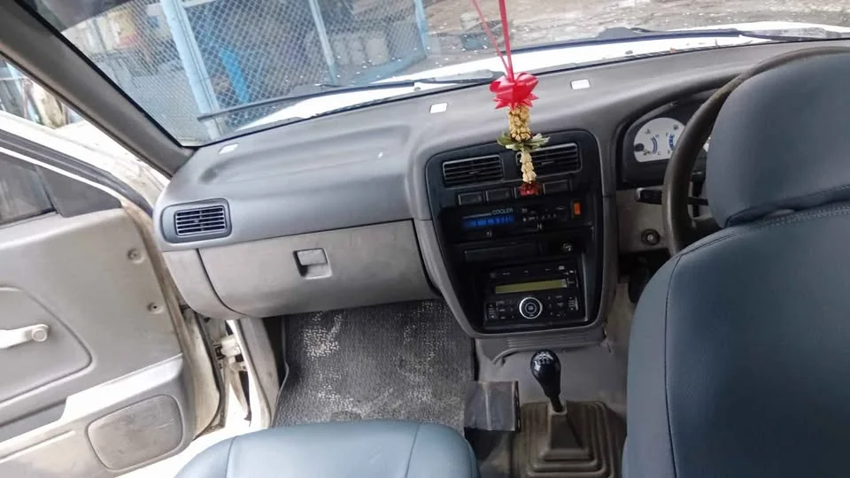 1998 Nissan Frontier I 2