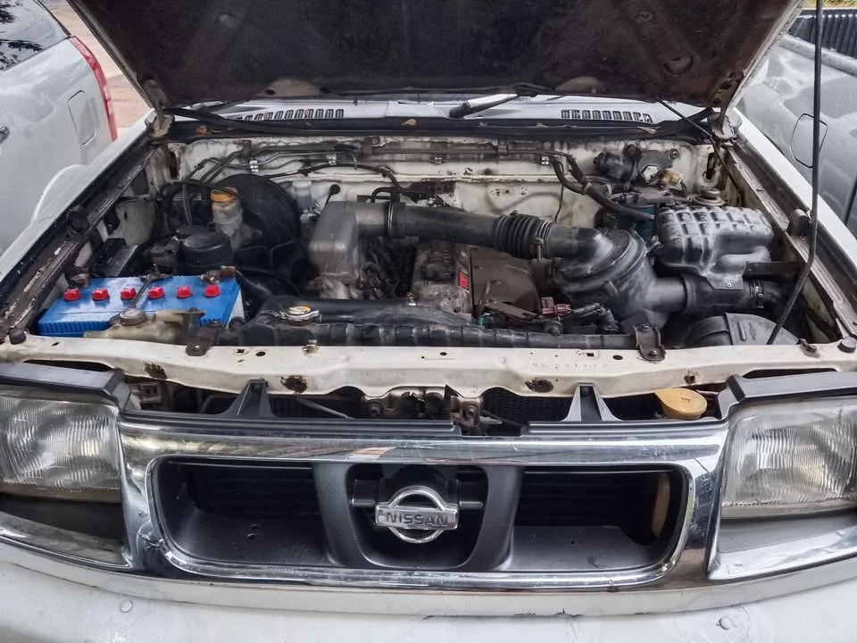 1998 Nissan Frontier I 3