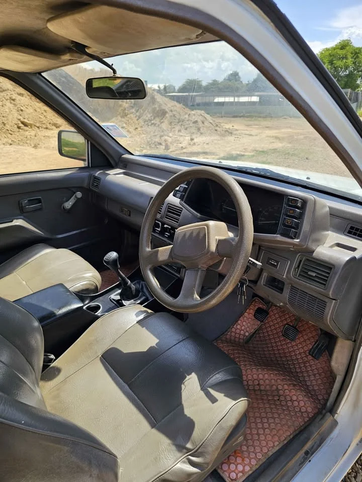 1990 Isuzu TFR III 2