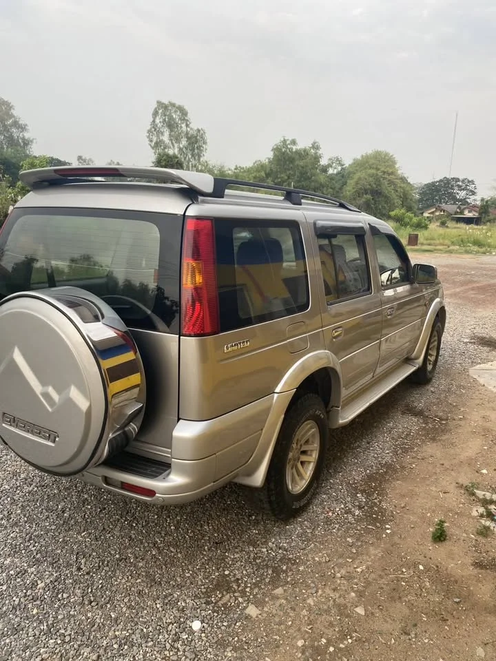 2004 Ford Everest I 2