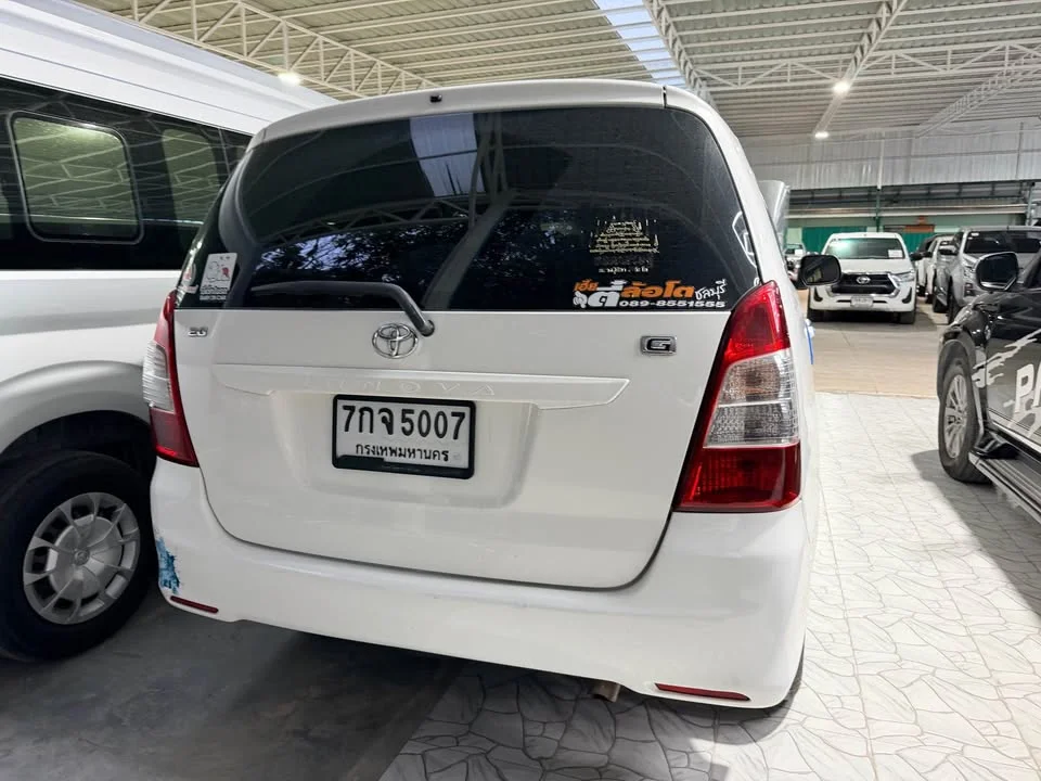 2011 Toyota Innova I 2