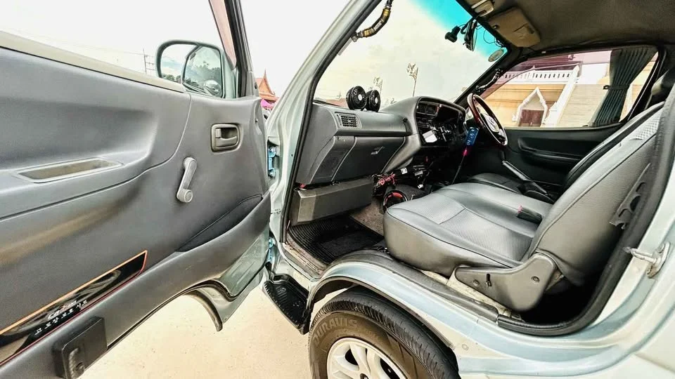 2003 Toyota Commuter IV (H100) 3