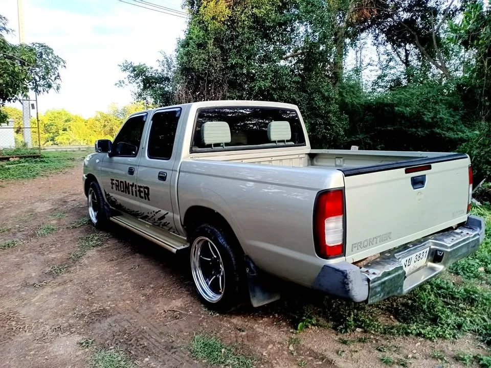 2003 Nissan Frontier I 3