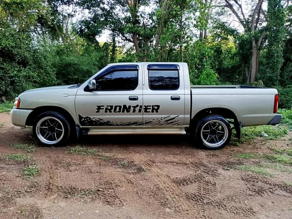 2003 Nissan Frontier I 2