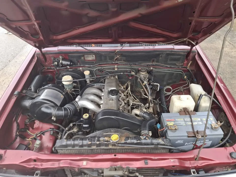 1995 Mitsubishi Triton II 2