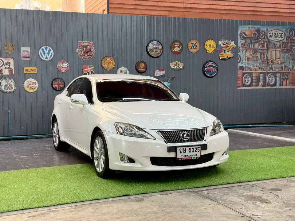 2011 Lexus IS II 2