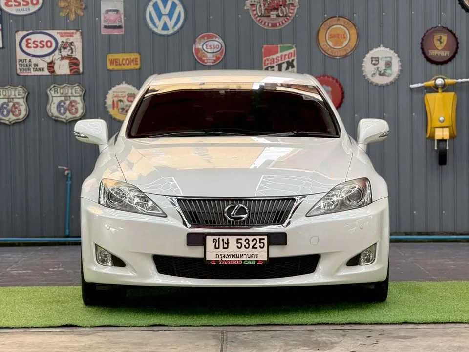 2011 Lexus IS II 2
