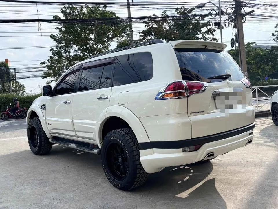 2011 Mitsubishi Pajero Sport II 2
