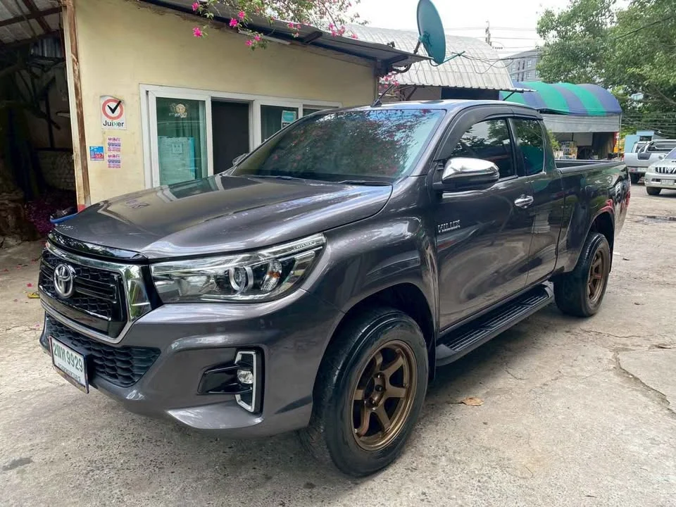 2020 Toyota Hilux VIII 2