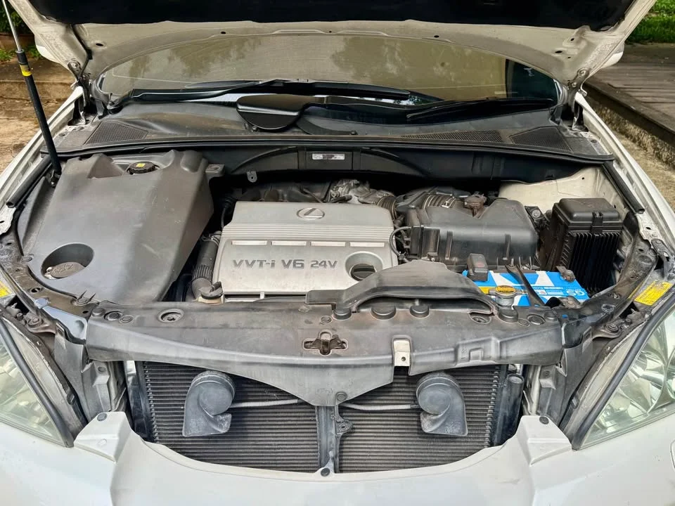 2004 Toyota Harrier II 3